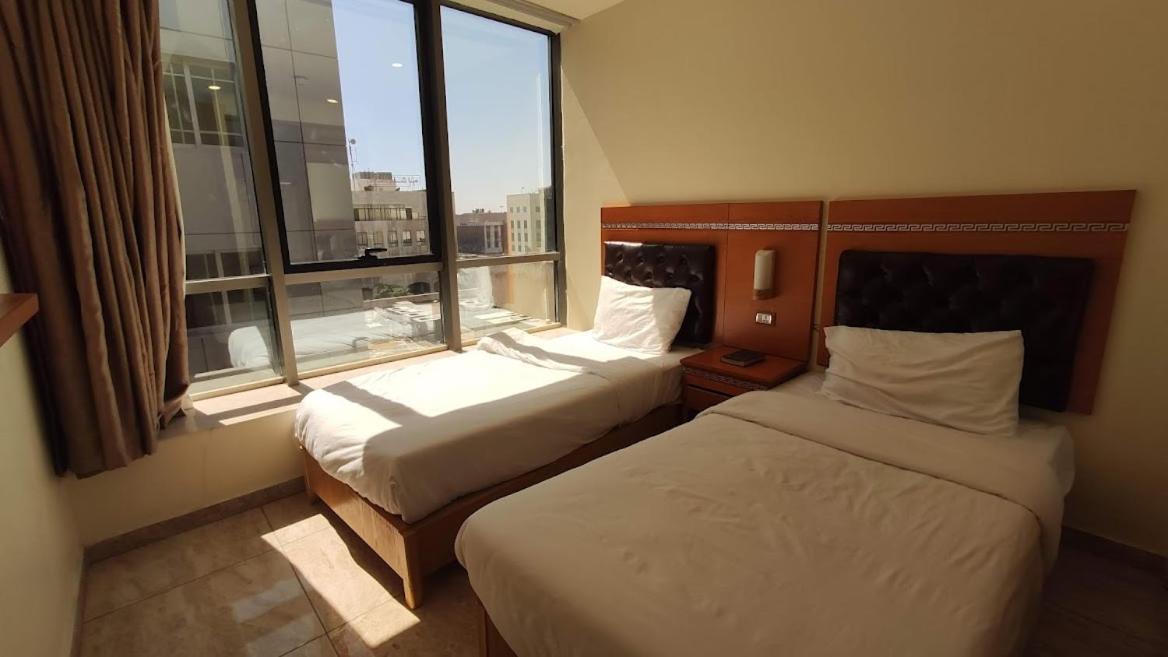 Jawharet Alswefiah Hotel Suites Amman Bagian luar foto